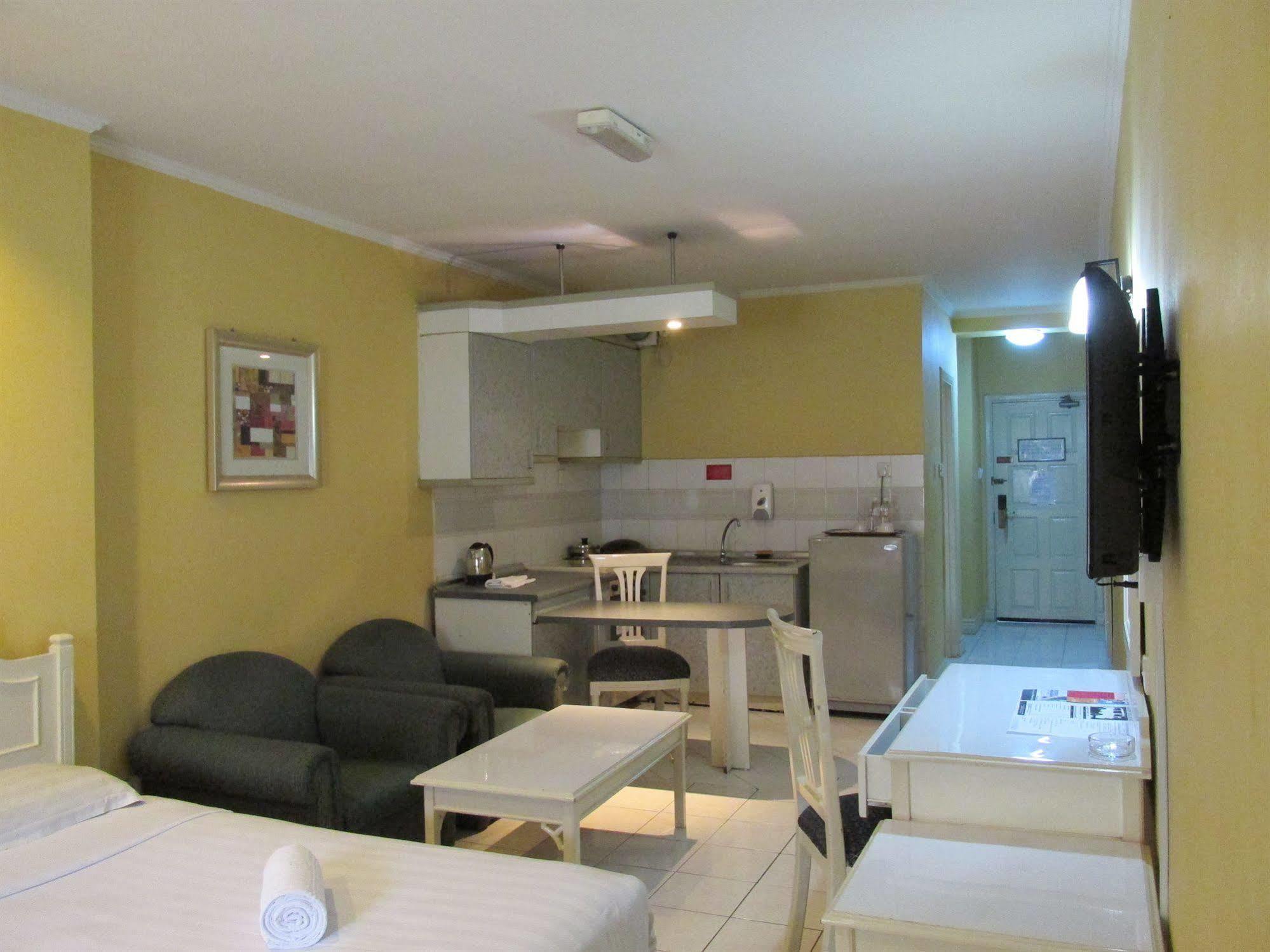 קוטה קינבלו Promenade Service Apartment מראה חיצוני תמונה